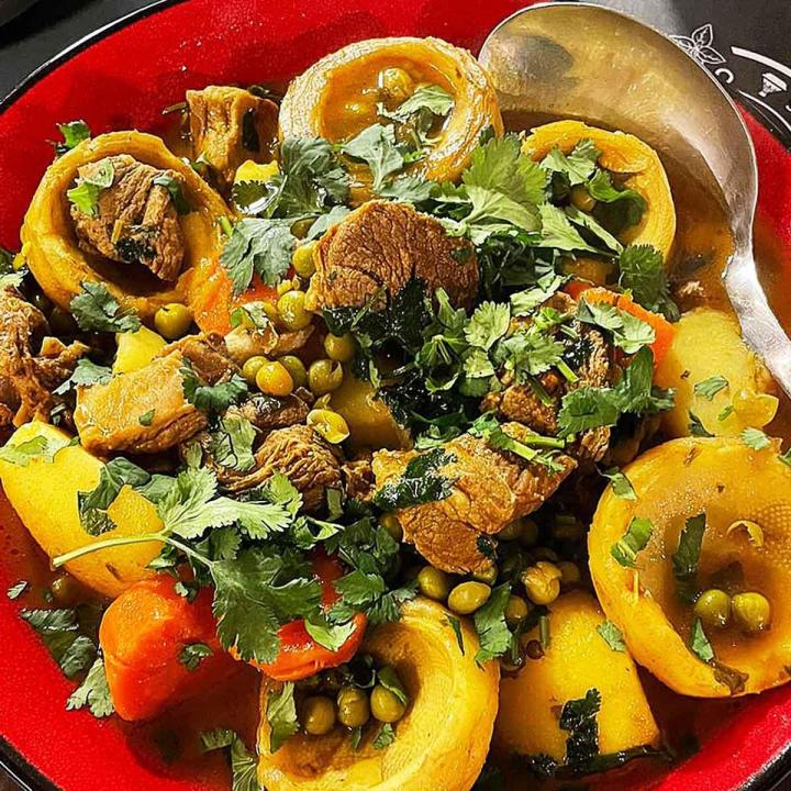 Régalez-vous avec nos tajines préparés avec des ingrédients frais.